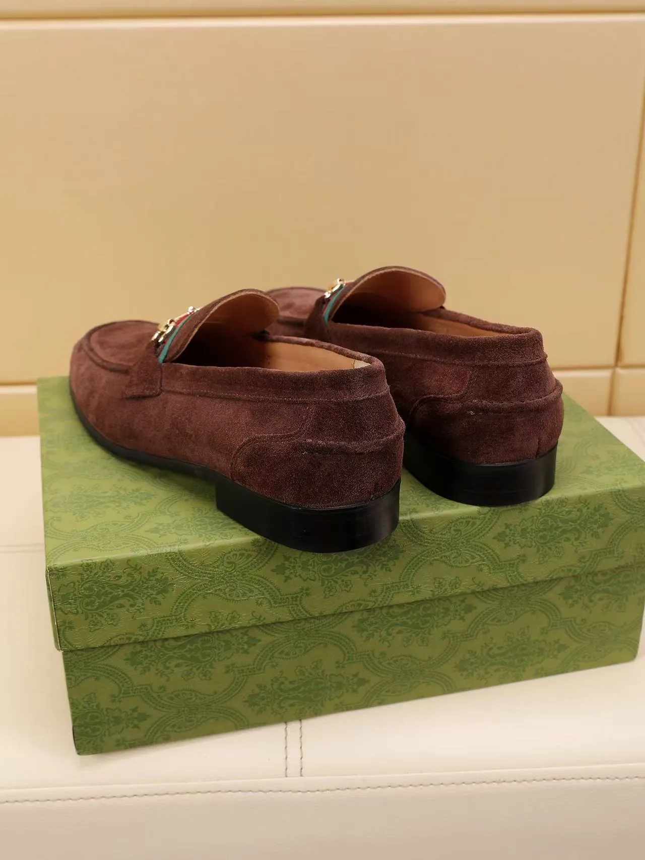 Men's men's shoes 💰440 🆘【GUCCI】Gucci ·🐂里· Hot-selling beanie shoes, top brand luxury, top quality, latest fashion beanie shoes.. The upper is made of original high mercerized smooth cow suede. (Full top-layer water-dyed 🐂 leather and lining). The original stylish and stylish soft rubber wear-resistant and non-slip outsole is light and comfortable on the foot, available in 3 colors! Matching code: 39-45 (38.46. Customized)